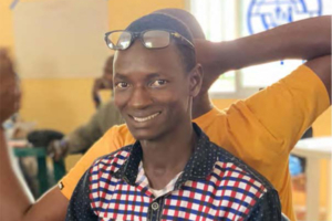 A Guinean man in a room with other health care agents