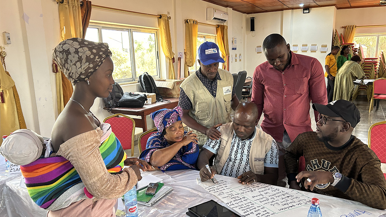 Discussion de groupe à Guinée