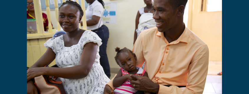 An expectant mother arrives at an ANC consultation with her young daughter and her husband in Togo