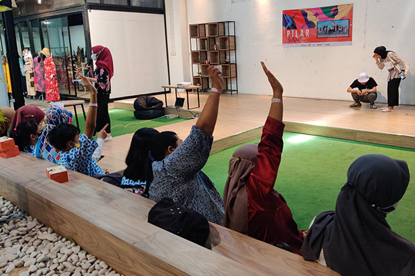 Parents engaging in an activity at the Family Festival prototype in Semarang, Indonesia