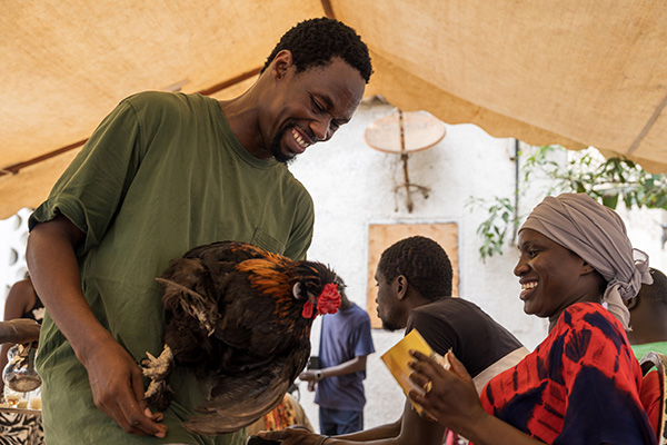 Behind-the-scenes shot from Drôle de Marché, a francophone mini-series modeling bird flu and rabies.