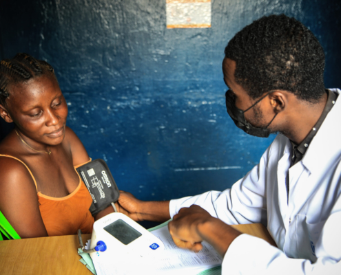 At a clinic in Kingabwa, Francine has her blood pressure taken before receiving her contraceptive method of choice, an implant. She is a participant in a local program organized by Action Humanitaire pour le Développement Durable Intégral Congolais (Humanitarian Action for Congolese Sustainable Development) and supported by le Fonds pour les Femmes Congolaises (The Fund for Congolese Women).