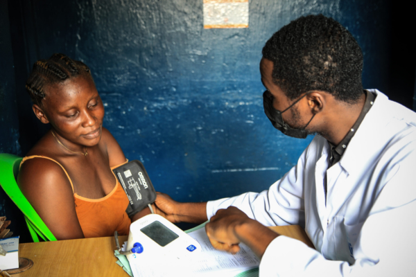 At a clinic in Kingabwa, Francine has her blood pressure taken before receiving her contraceptive method of choice, an implant. She is a participant in a local program organized by Action Humanitaire pour le Développement Durable Intégral Congolais (Humanitarian Action for Congolese Sustainable Development) and supported by le Fonds pour les Femmes Congolaises (The Fund for Congolese Women).